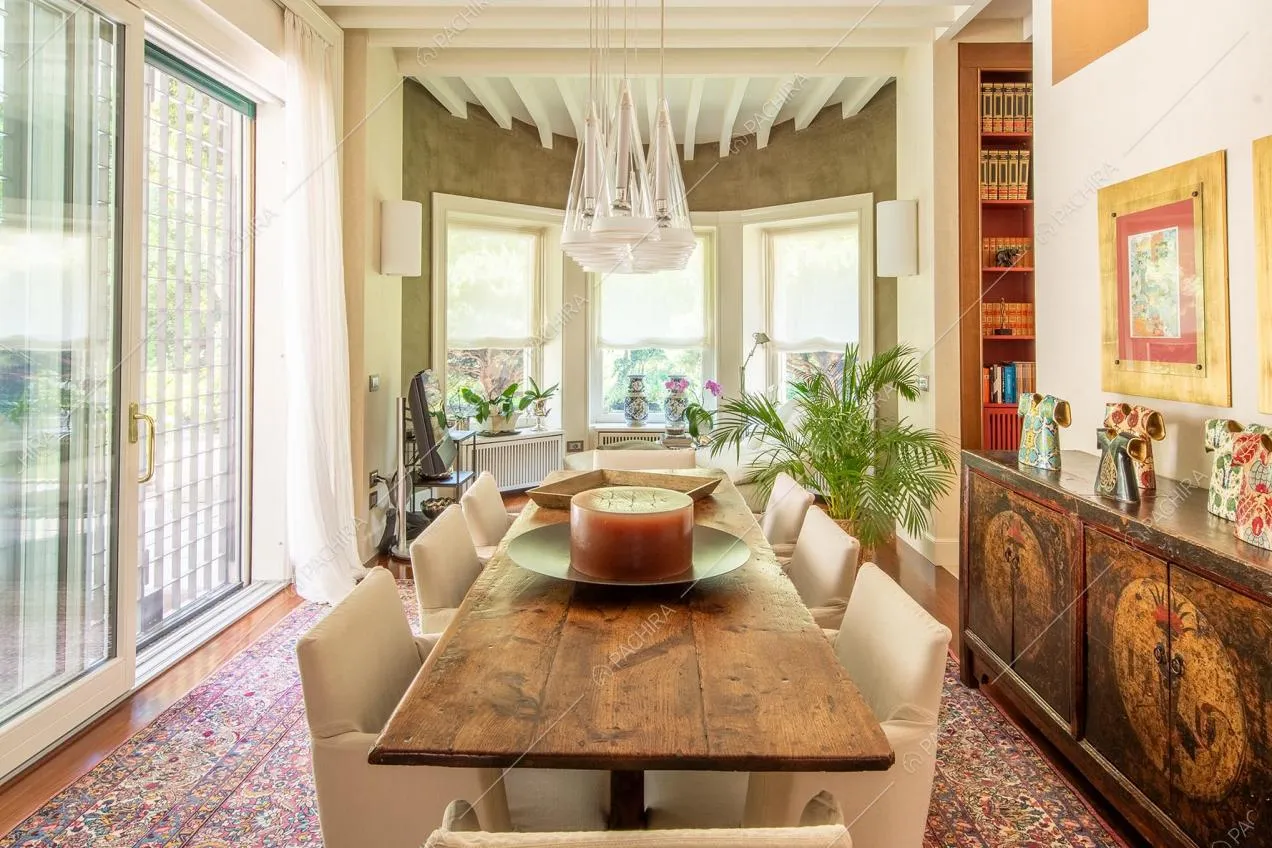 Sala da pranzo della villa Azara, location in stile classico a Milano