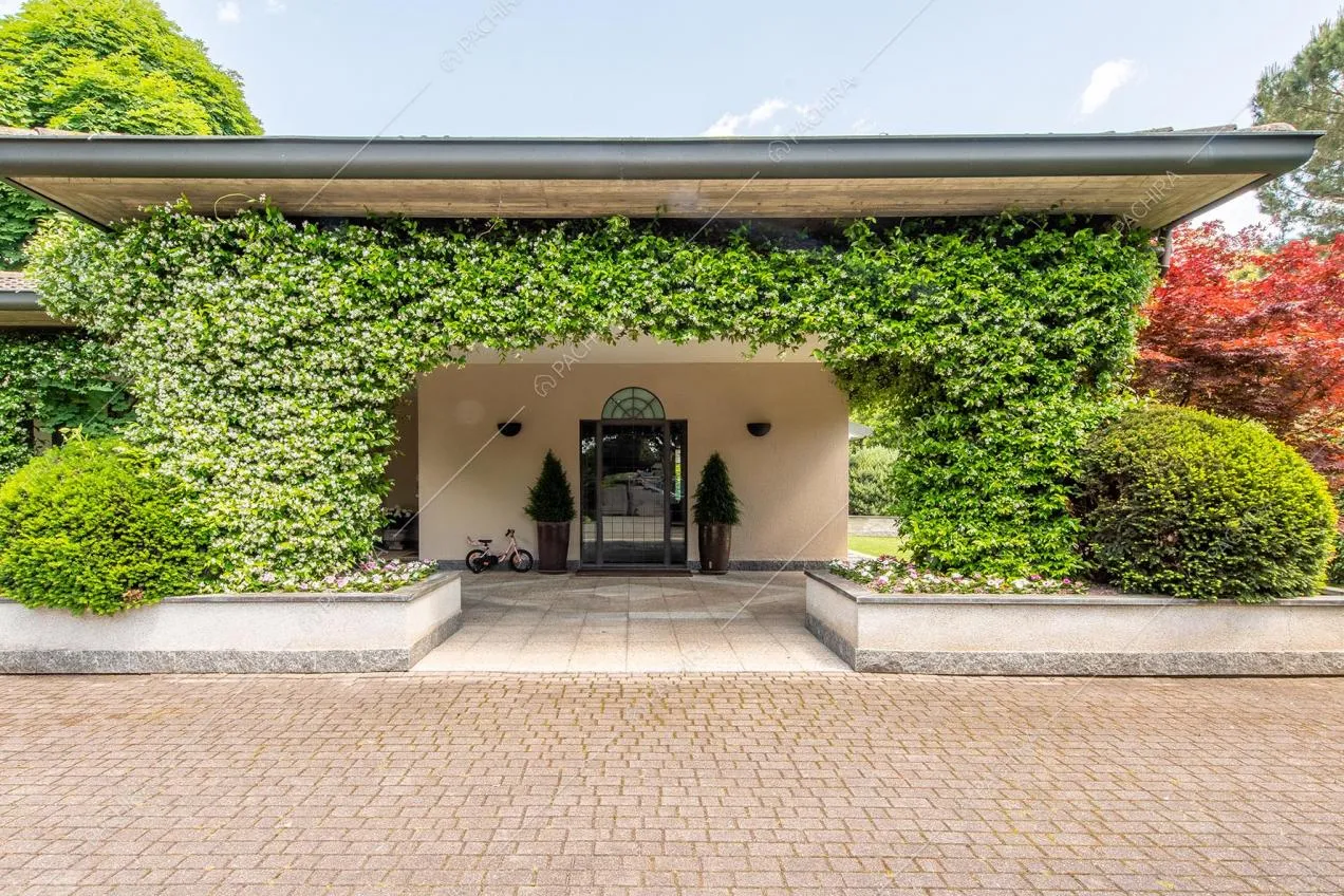 Esterni della villa Azara, location in stile classico a Milano