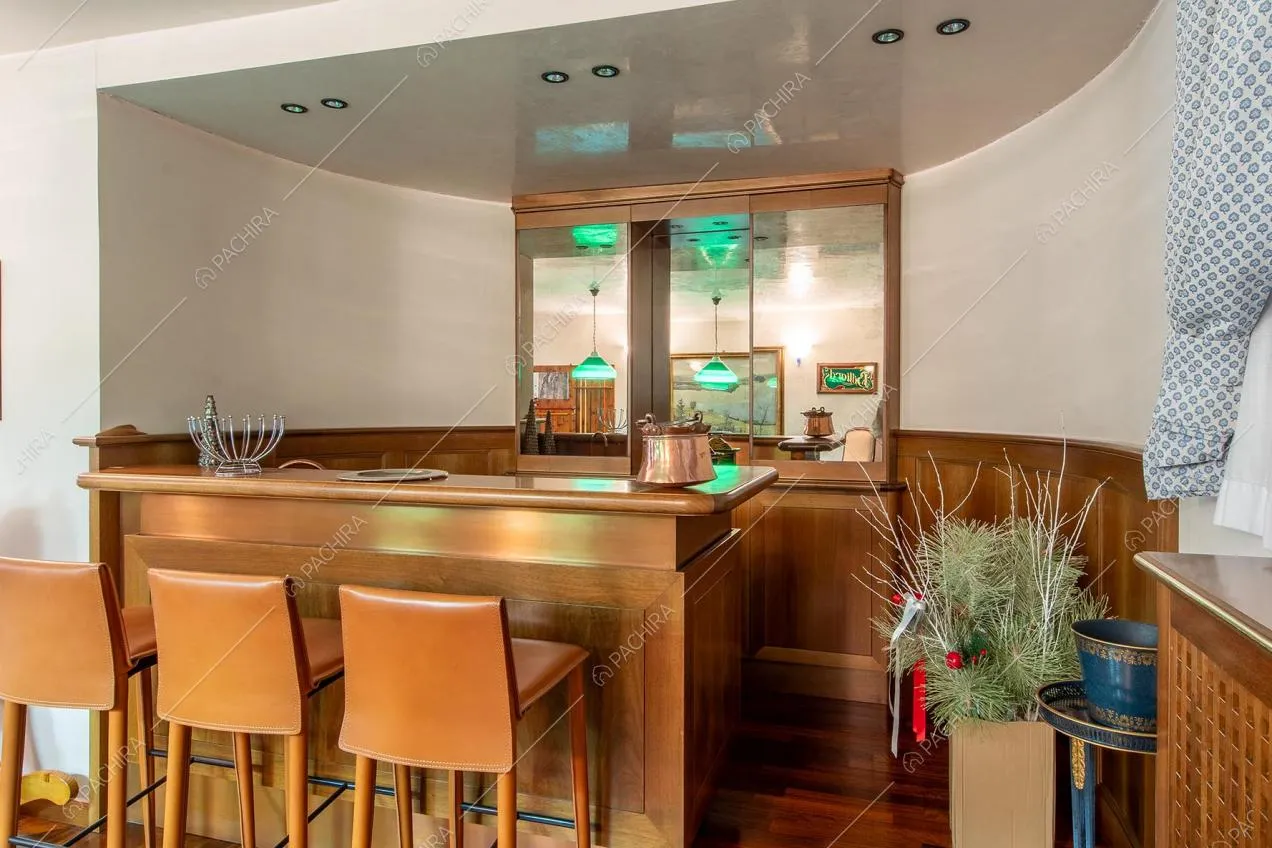 Zona bar della villa Azara, location in stile classico a Milano