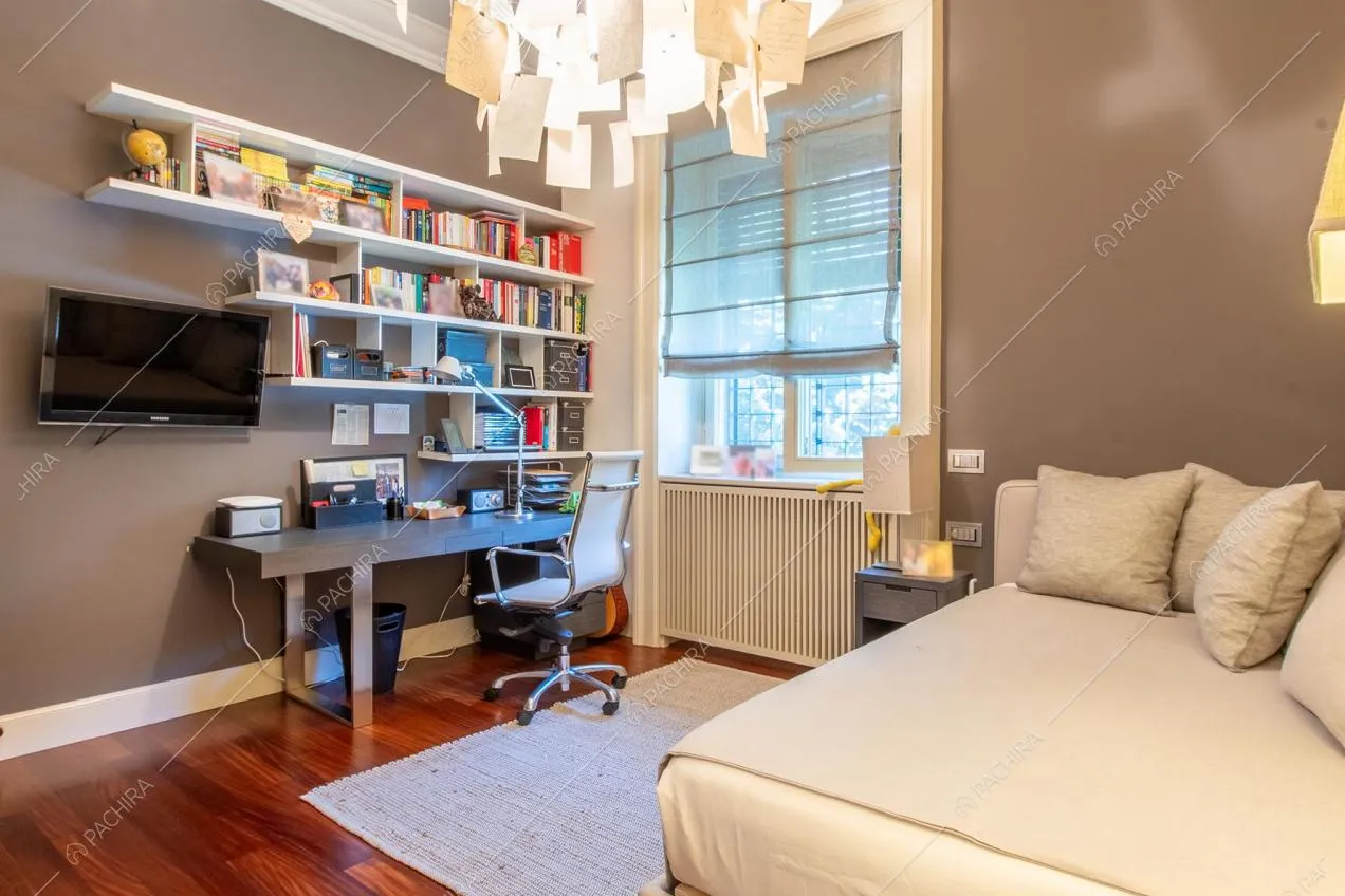 Camera da letto della villa Azara, location in stile classico a Milano