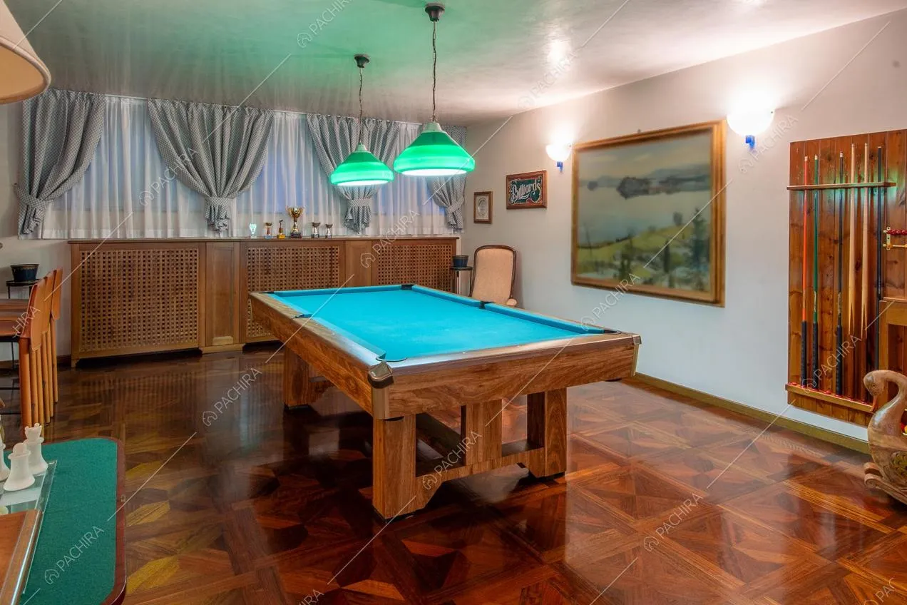 Sala da biliardo della villa Azara, location in stile classico a Milano