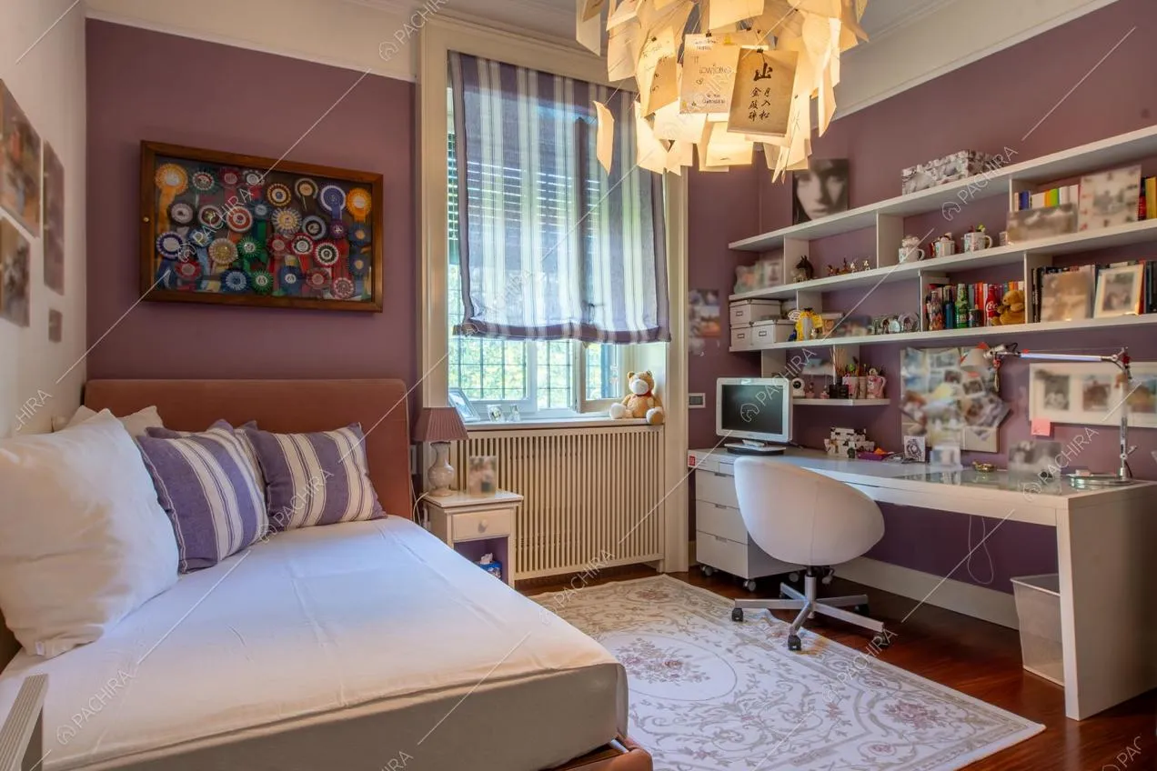 Camera da letto della villa Azara, location in stile classico a Milano