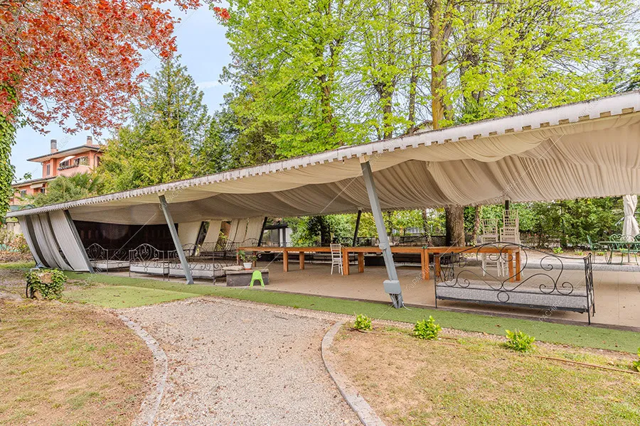 Veranda della villa Lentisco, location in stile classico a Varese