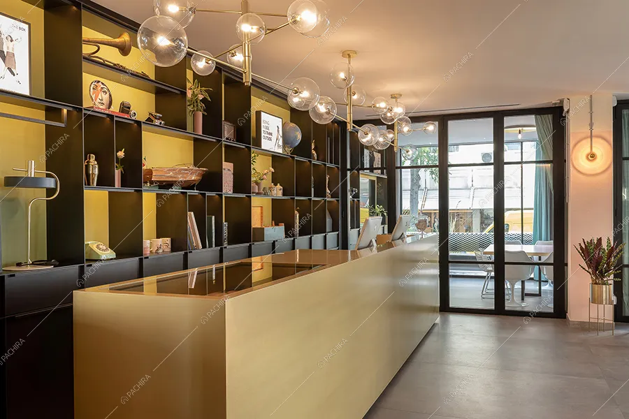 Ingresso dell'hotel Ametrino, location in stile contemporaneo a Riccione