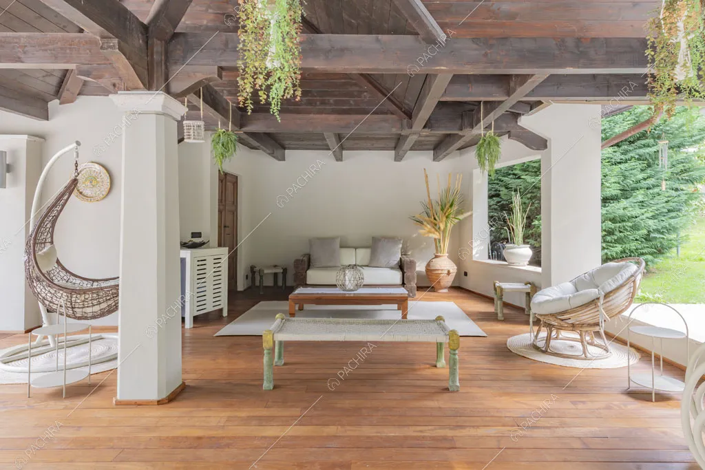 Veranda con pavimento in parquet della villa Bris, location in stile contemporaneo a Torino