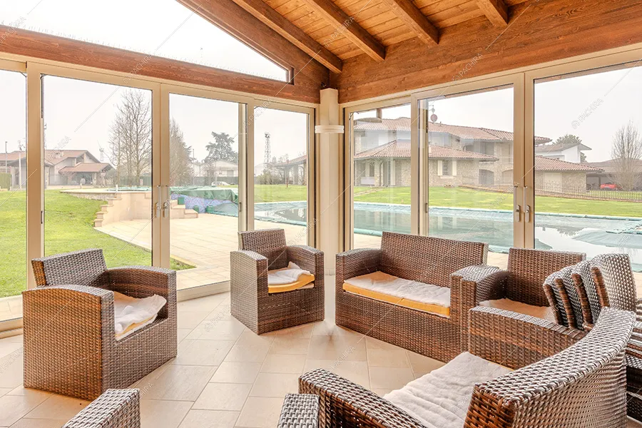 Veranda della villa Caucaso, location in stile moderno ad Alessandria