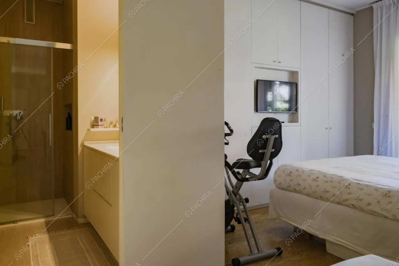 Scorci sulla camera da letto e il bagno