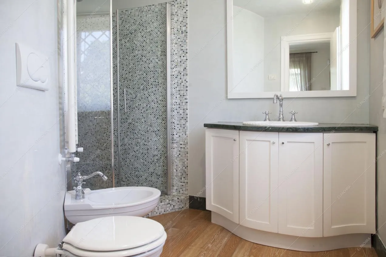 Bagno con box doccia