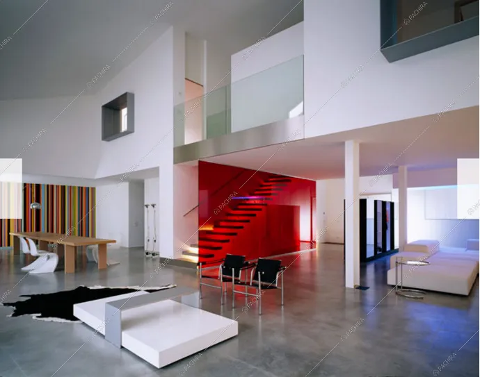 Ampia visuale su zona living e soppalco
