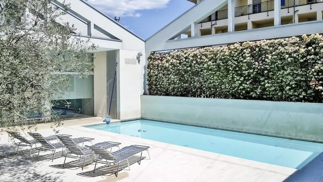 La piscina e la zona relax