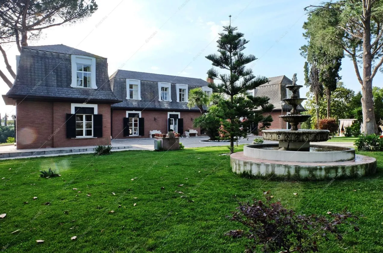 Vista dell villa dal giardino