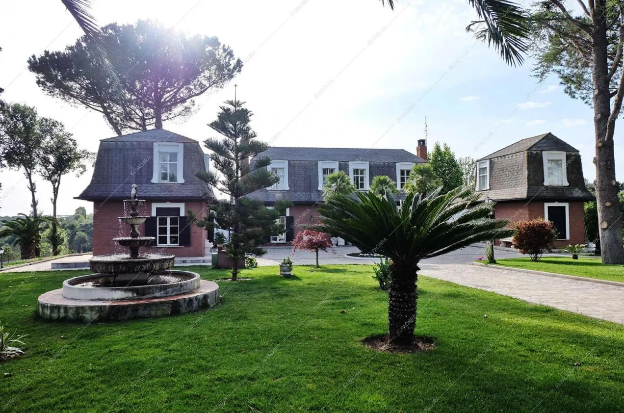 La fontana davanti alla villa Santoreggia