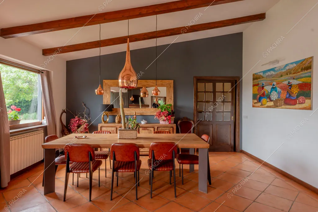 Sala da pranzo della villa Ematite, location in stile rustico a Roma