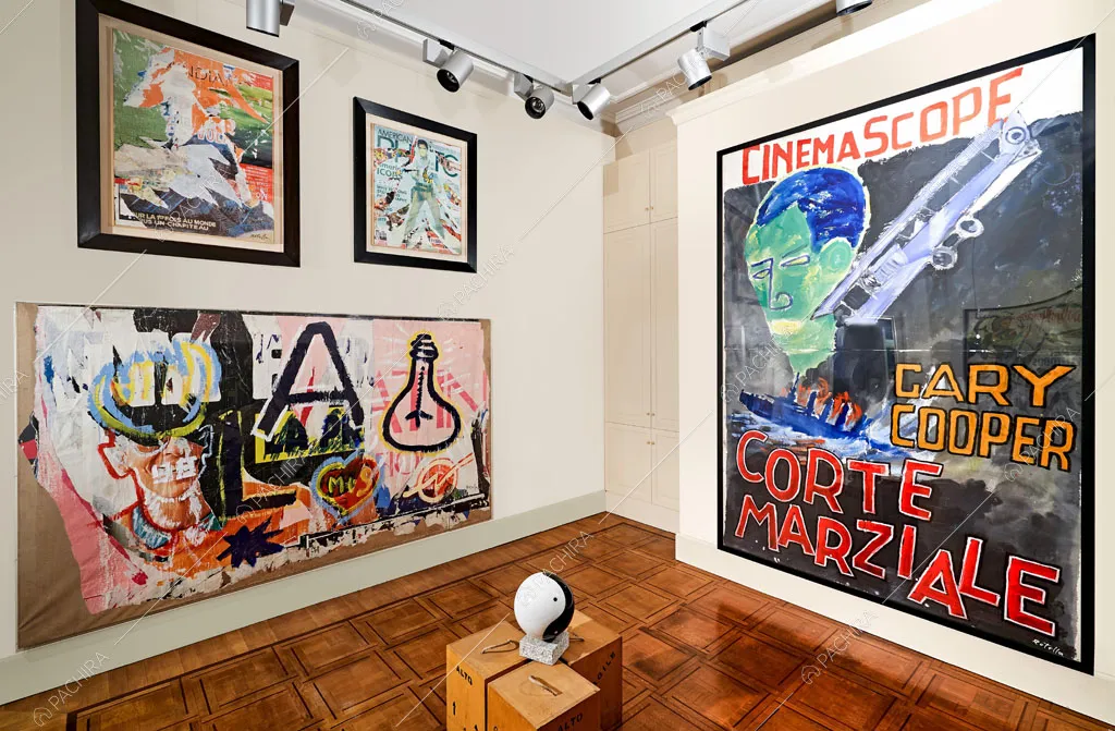 Pavimento in parquet nella sala con opere d'arte della dimora storica Cerimoya, location in stile liberty a Milano