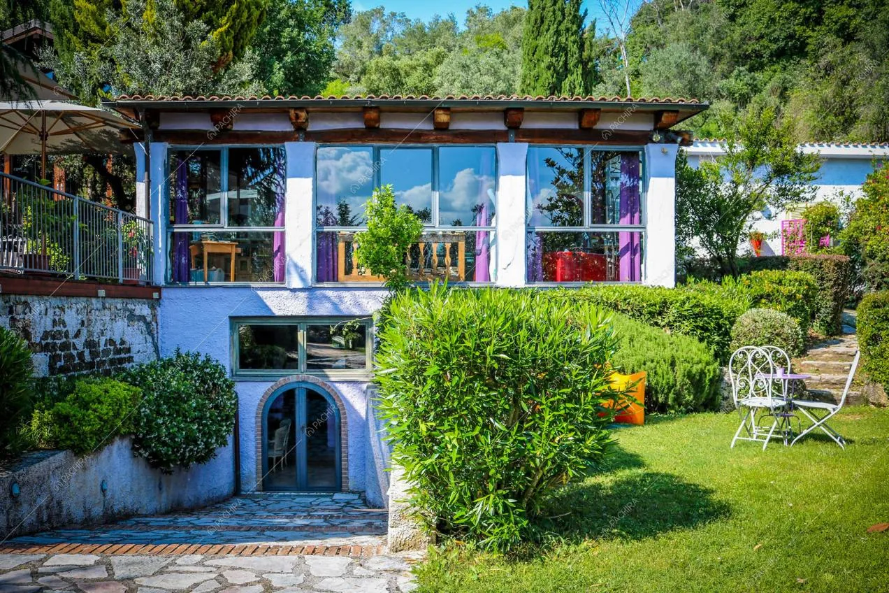 Giardino dell'hotel Aegirine, location in stile eclettico a Rieti