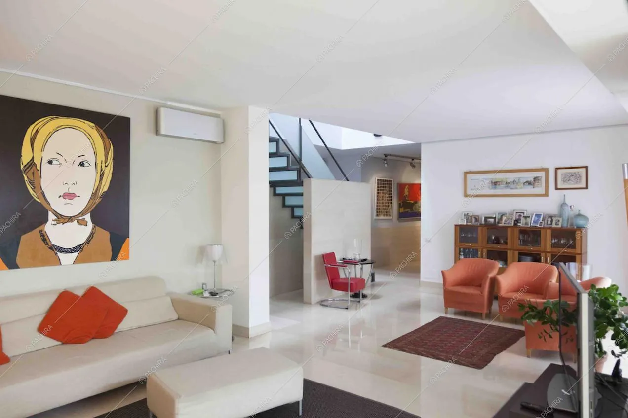 Zona living con arredi moderni