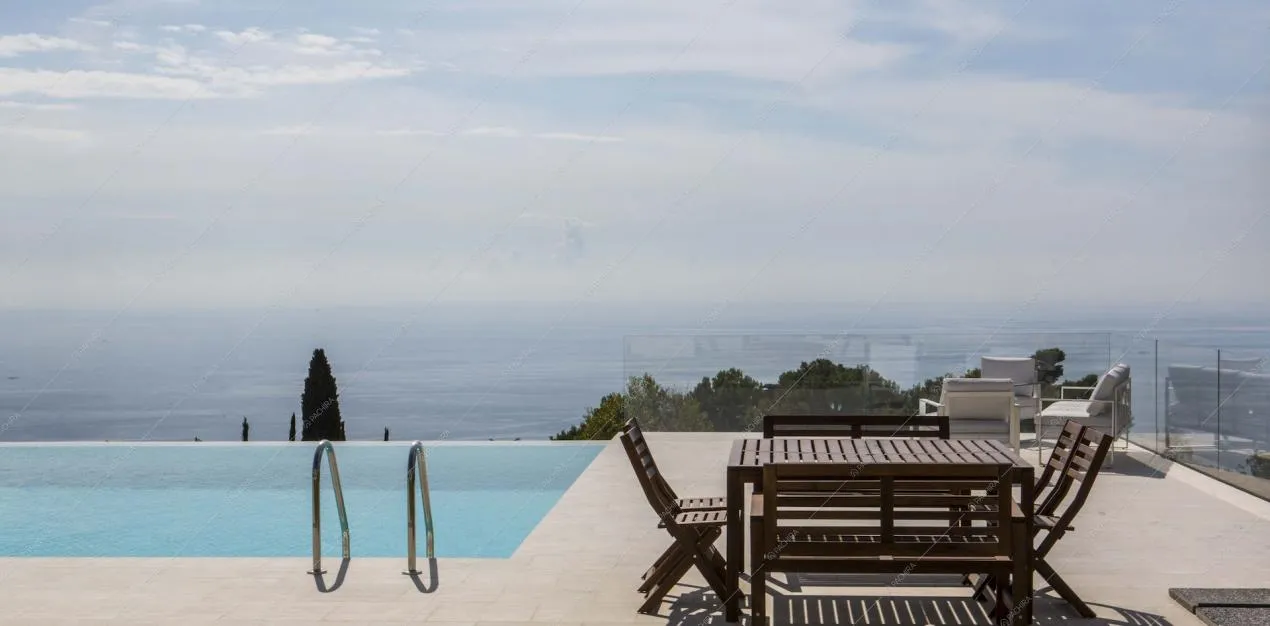 L'infinity pool della Location Fico d'india in Liguria
