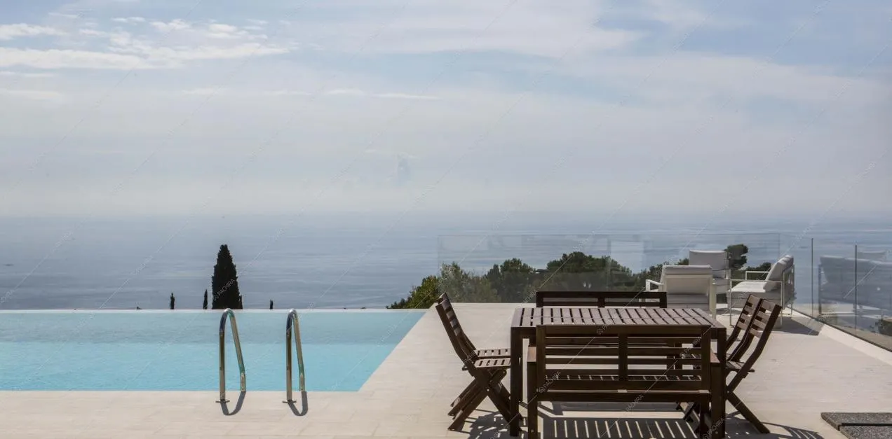 L'infinity pool della Location Fico d'india in Liguria