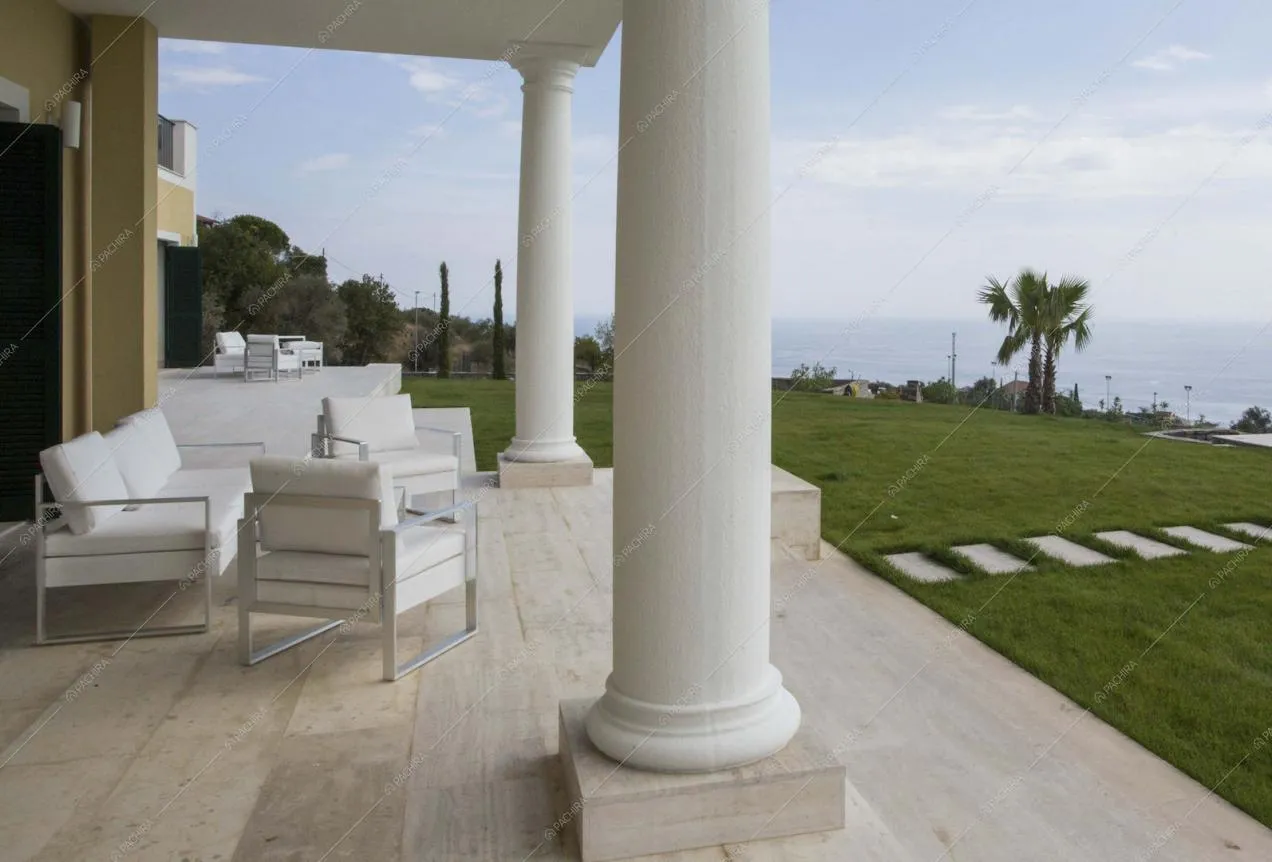 Colonnato nella veranda della Villa Fico d'india