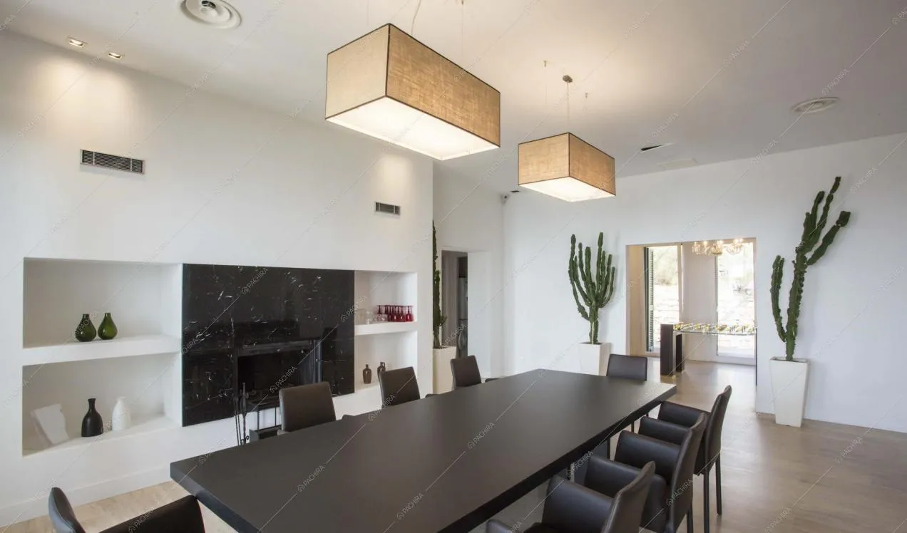 Arredi moderni e di design nella villa moderna a Imperia