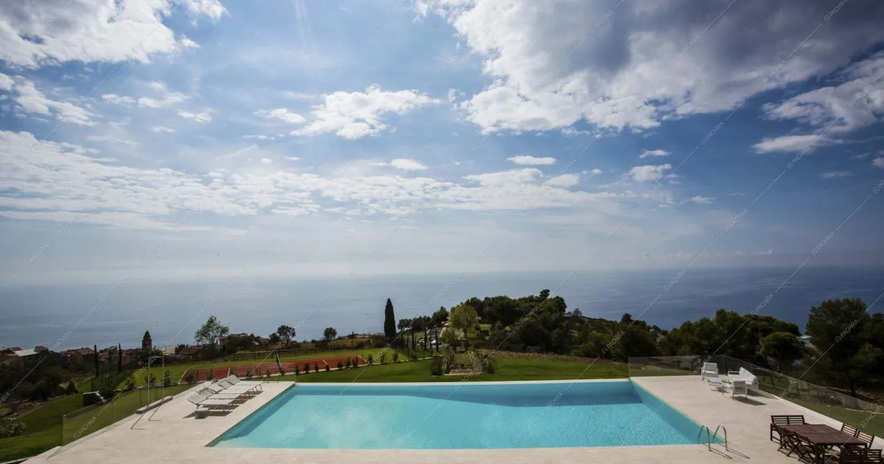 Piscina e vista panoramica
