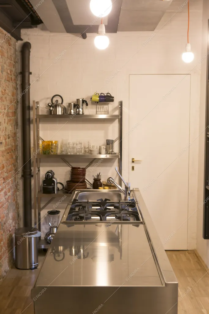 Cucina con fornelli a gas nella Location Nashi