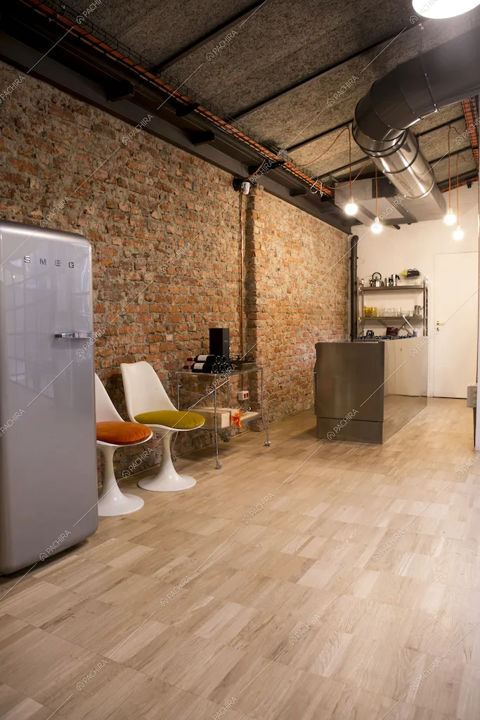 Spazio a Milano arredato in stile modernariato