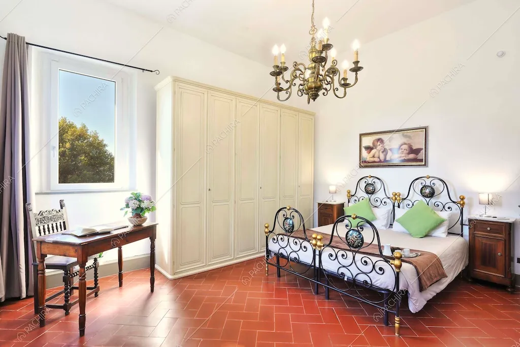 Camera da letto della dimora storica Denali, location in stile classico a Pisa