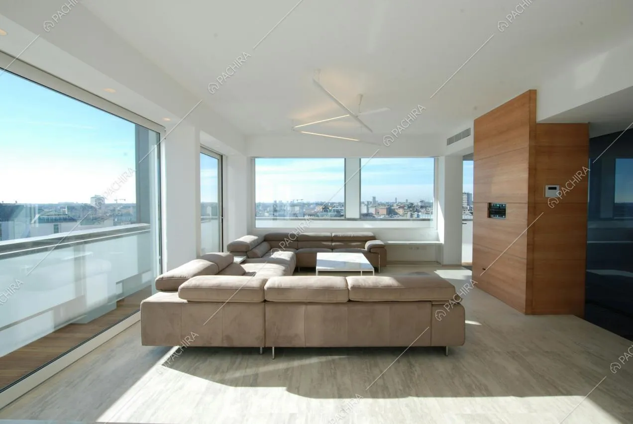 Sala con vetrate della Location Damson