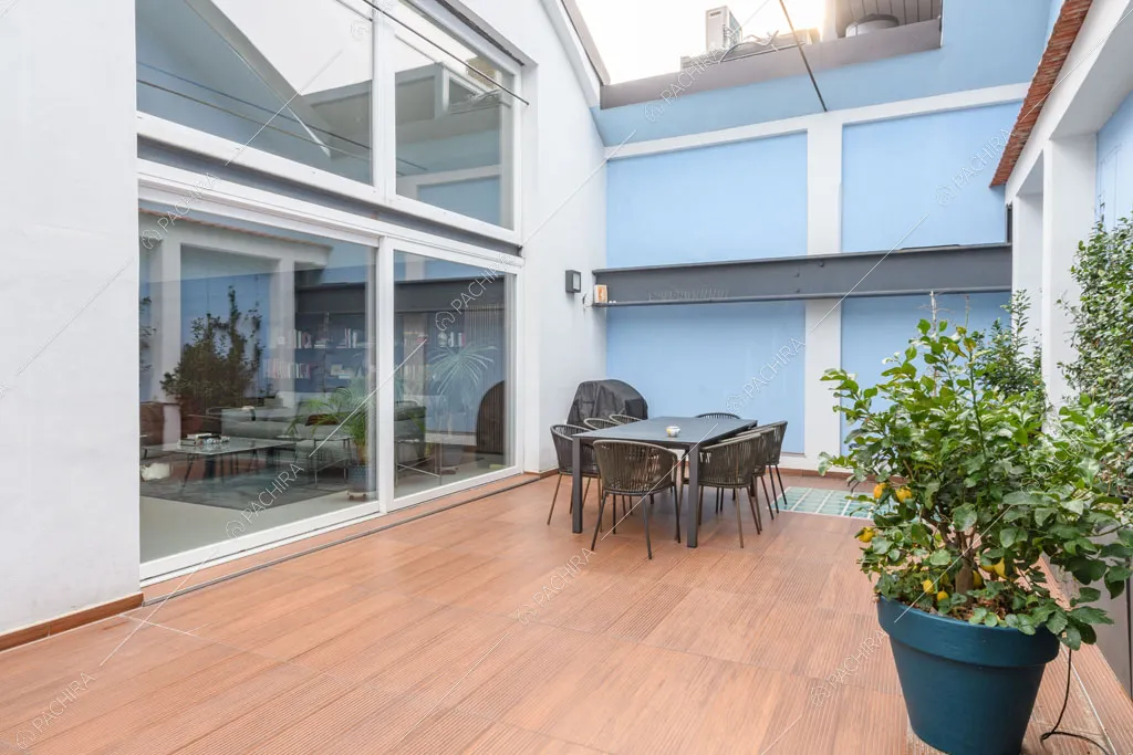 Pavimento in parquet sulla veranda del loft Genepi, location in stile contemporaneo a Milano