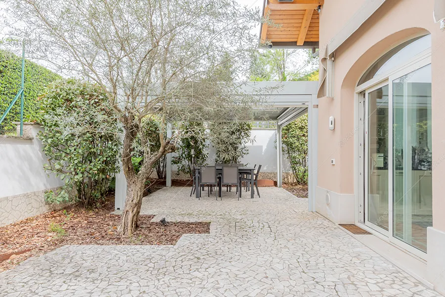 Cortile della villa Mississipi, location in stile rustico a Monza