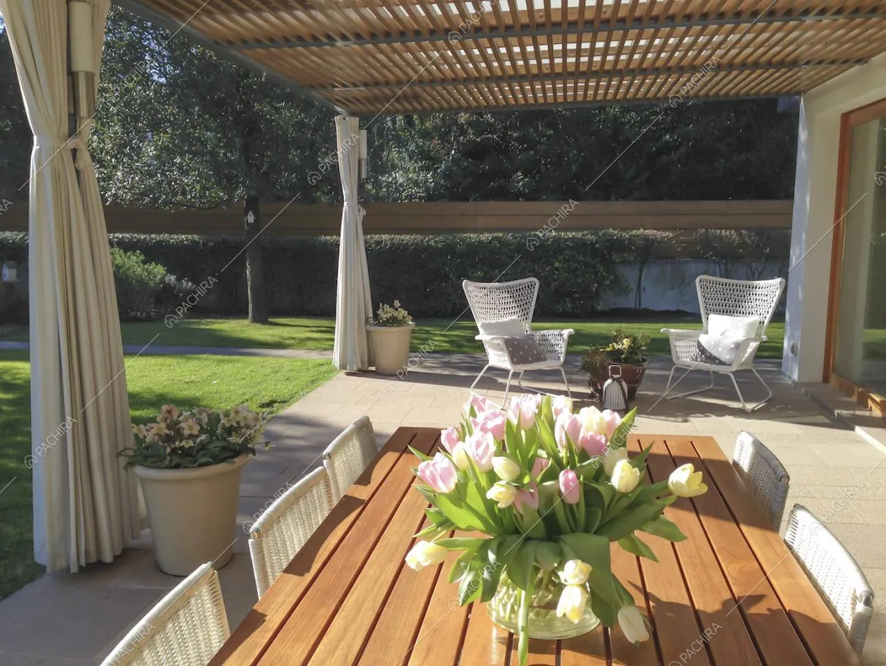 Esterni della Villa Fatsia in stile moderno/nordico