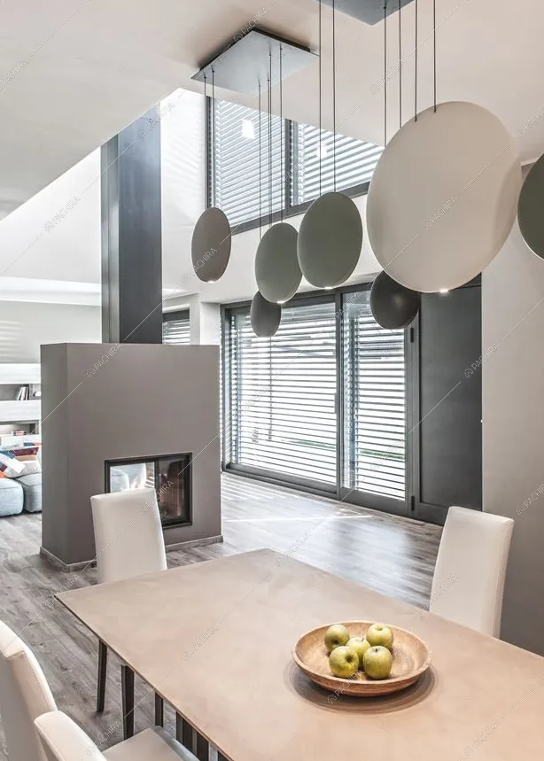 Sala da pranzo della villa ultra moderna