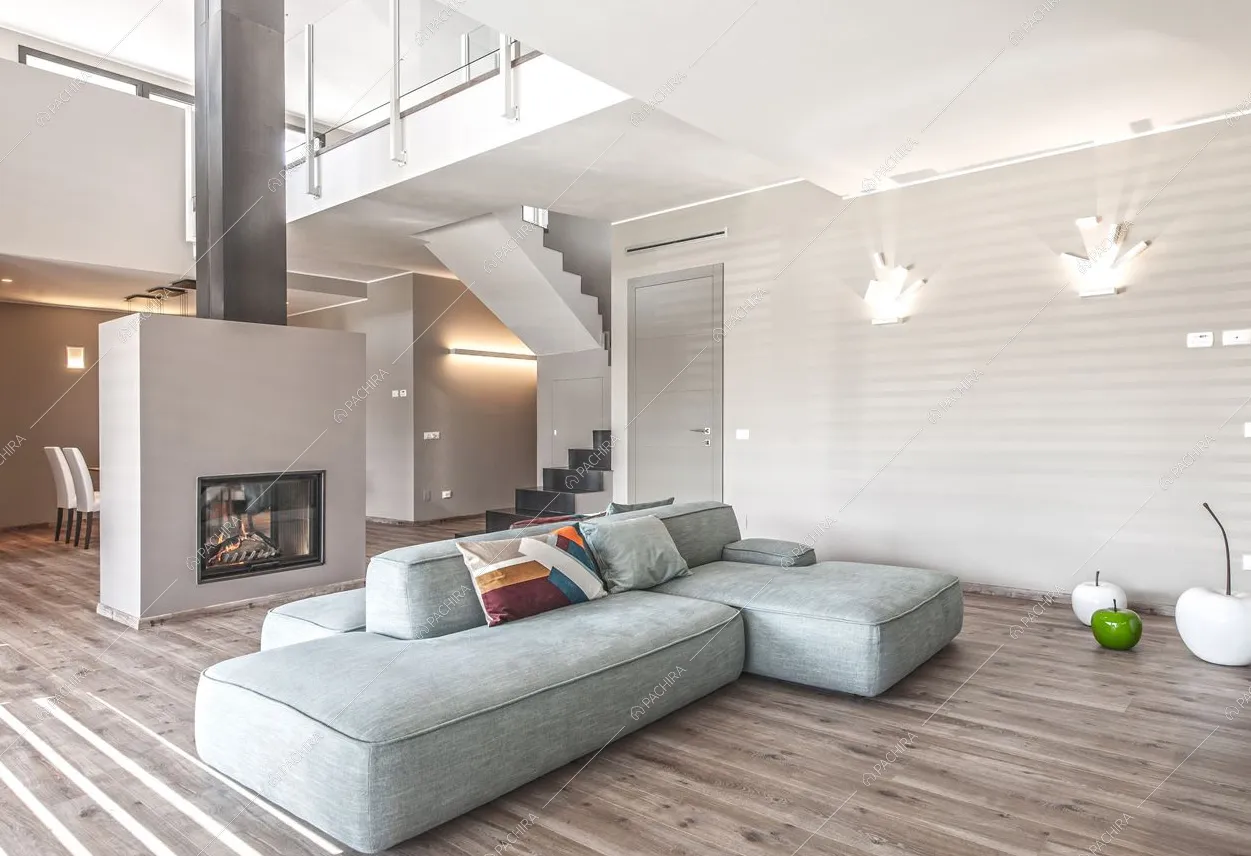 Il living con camino moderno della Villa Annato