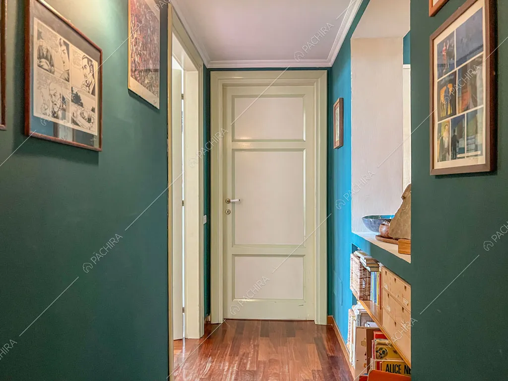 Corridoio dell'appartamento Kuban, location in stile moderno a Roma