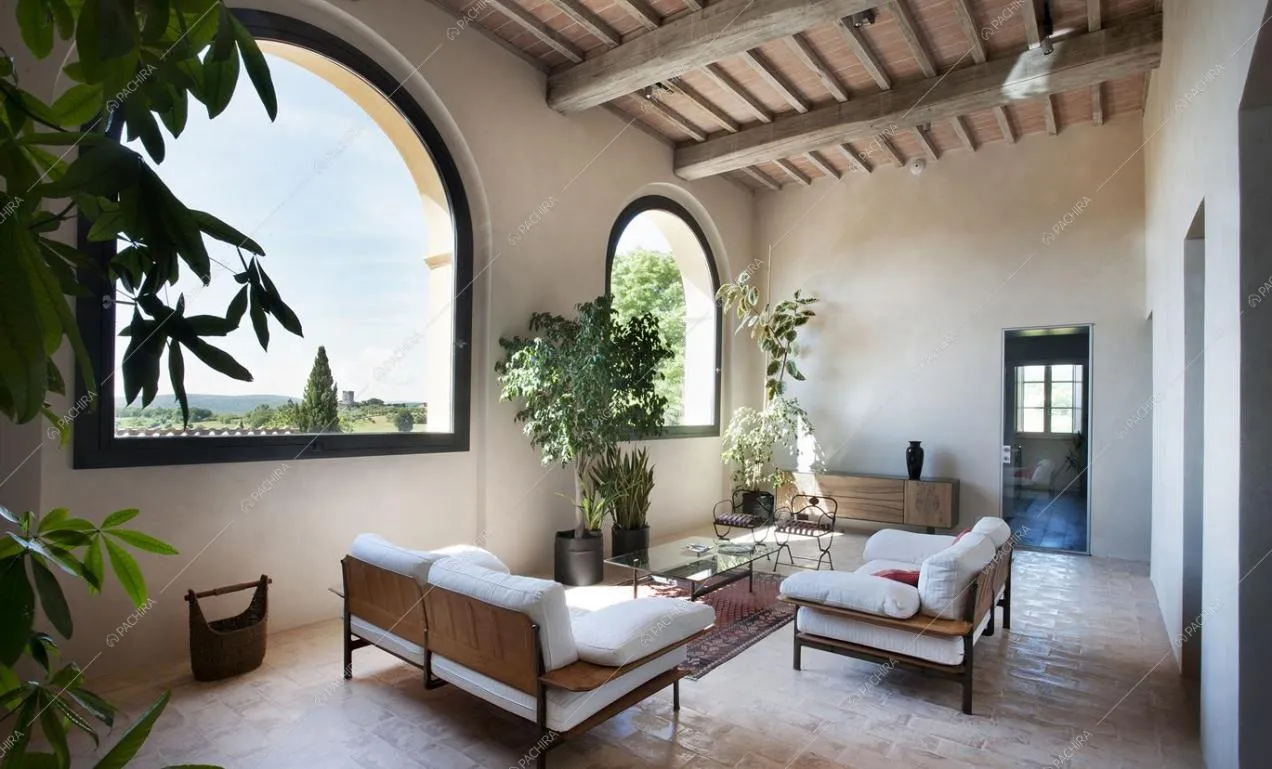 Villa moderna con finestre ad arco