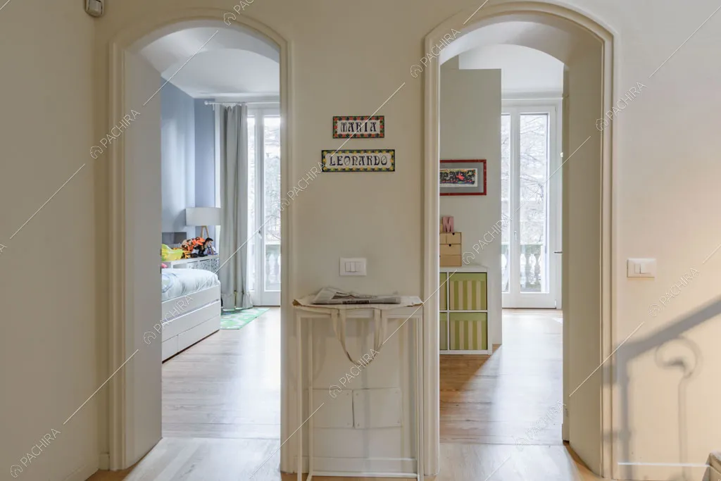 Atrio della villa Kharan, location in stile contemporaneo a Milano