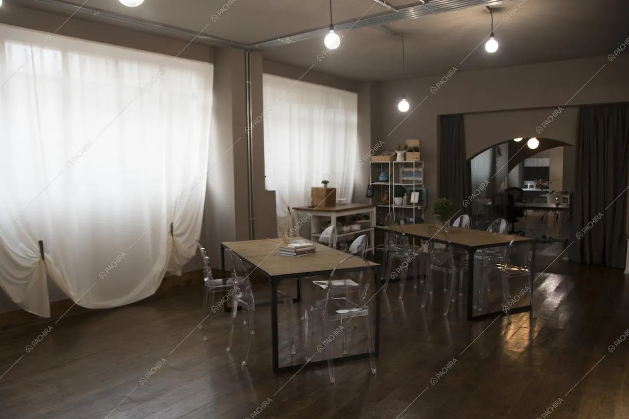 Living open space di questo spazio espositivo a Milano