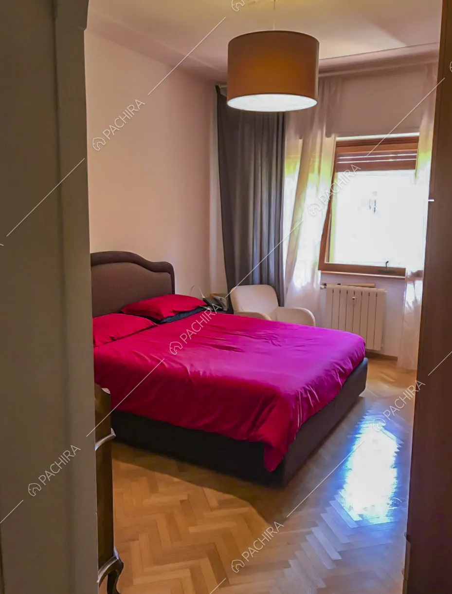 Scorcio su camera da letto matrimoniale