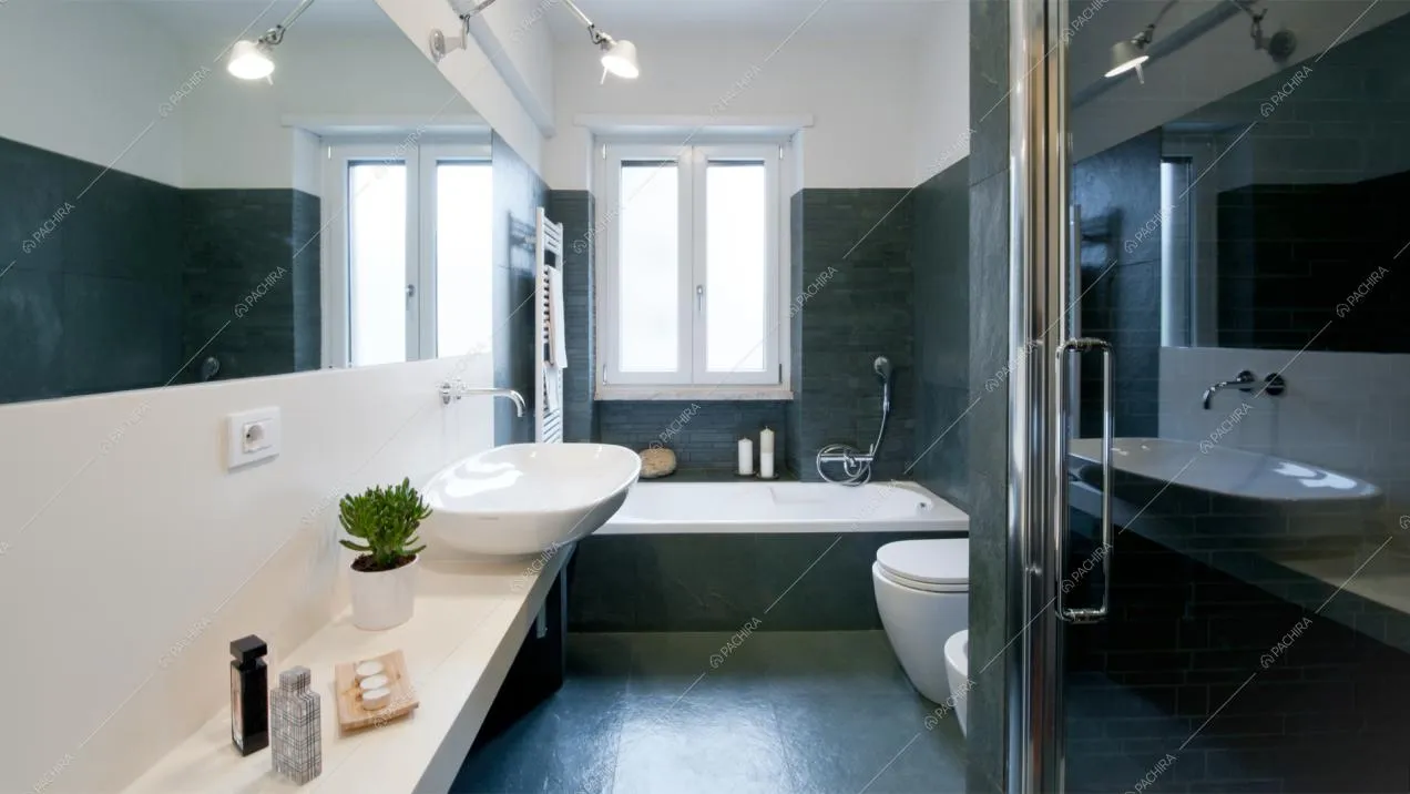 Bagno con armadio a specchio