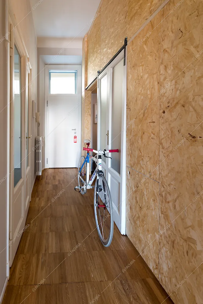 Pavimento in parquet nel corridoio