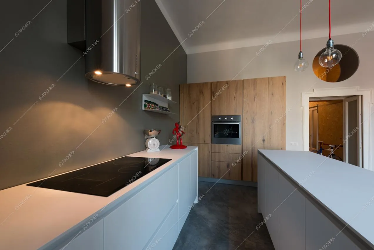 Cucina a vista con fornelli a induzione