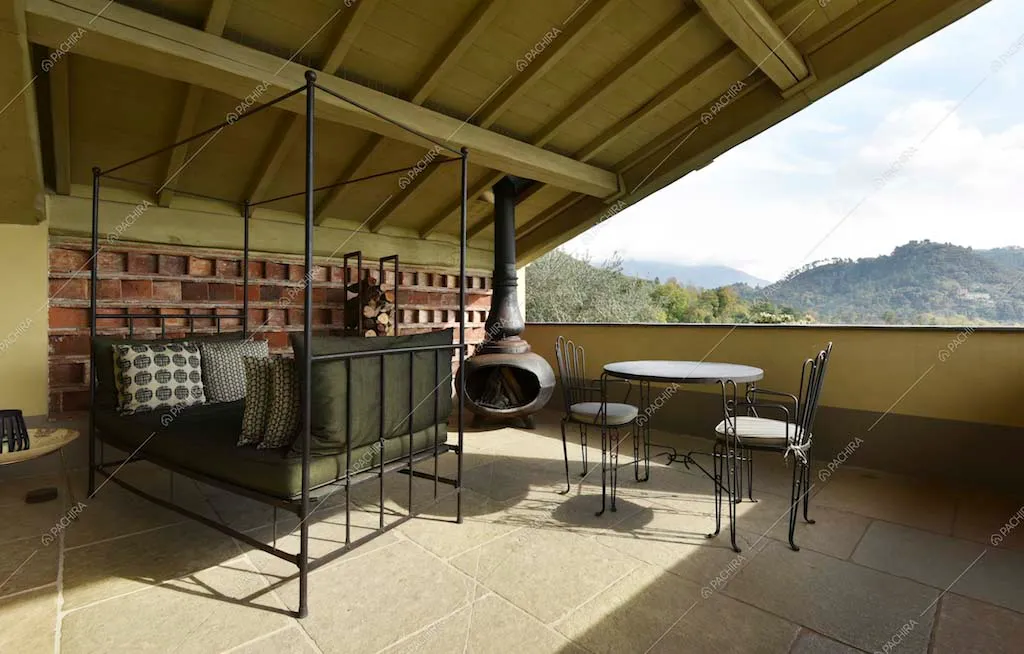 Terrazza con stufa antica