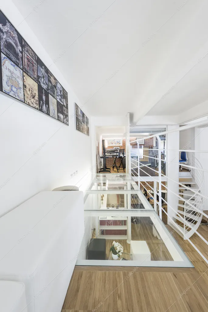 Pavimento in vetro e parquet