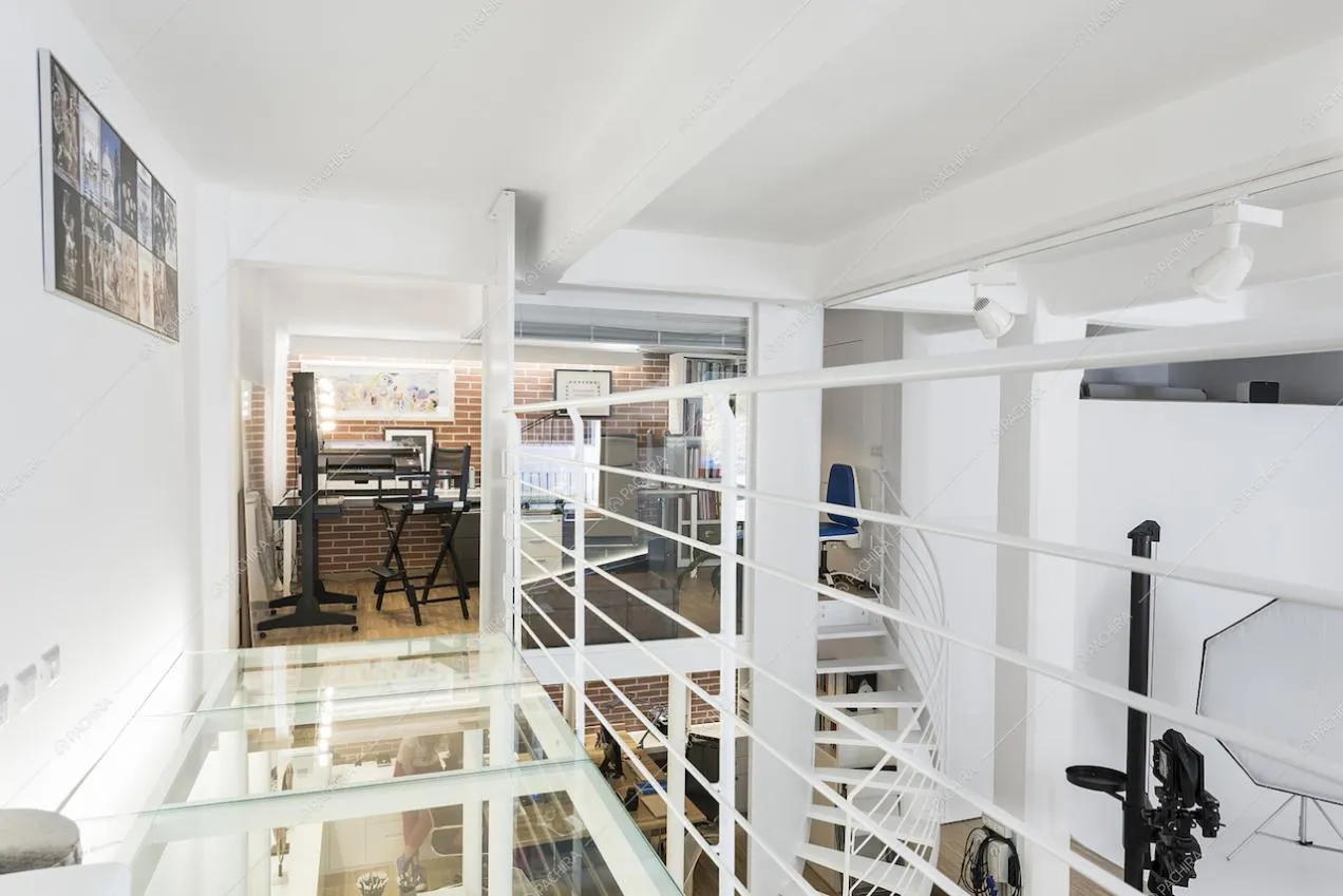 Lo studio di questo Loft moderno a Roma