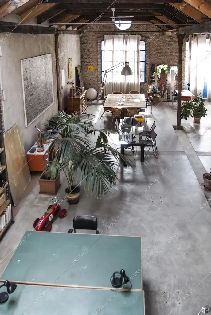 Muri in pietra e travi a vista nel Loft Romice