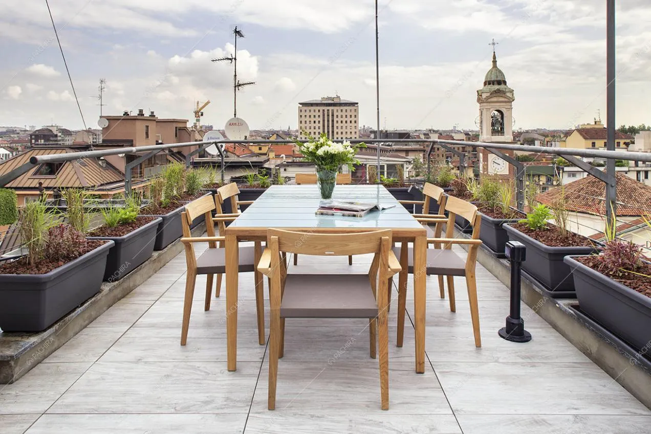 Il terrazzo con vista su Milano dell'attico