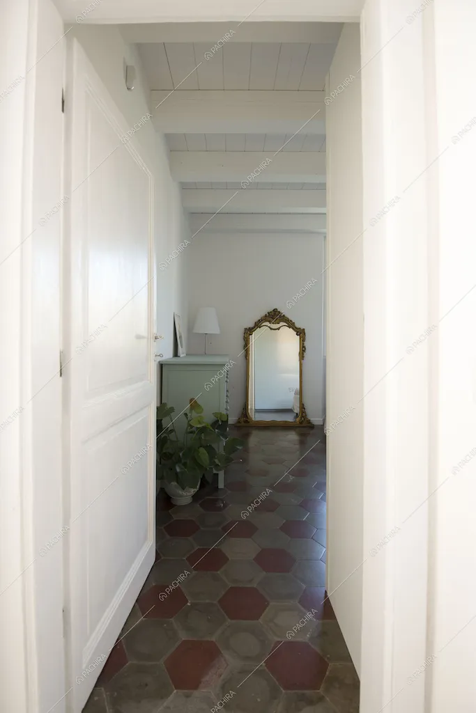 Ingresso nella camera da letto, pavimento a cementine