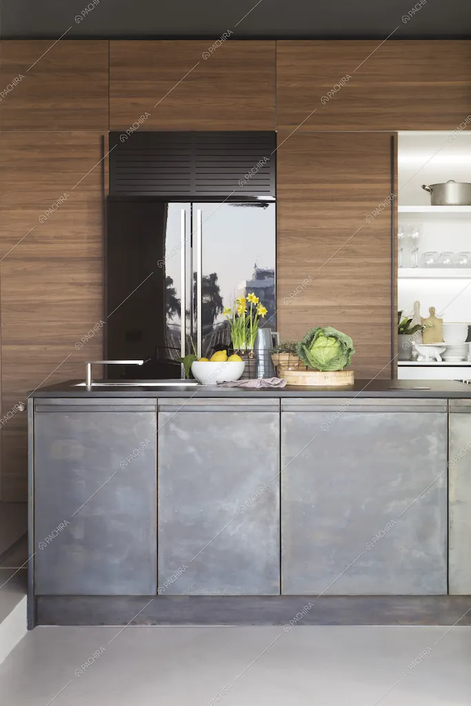 Cucina a vista moderna nell'appartamento Tulipano