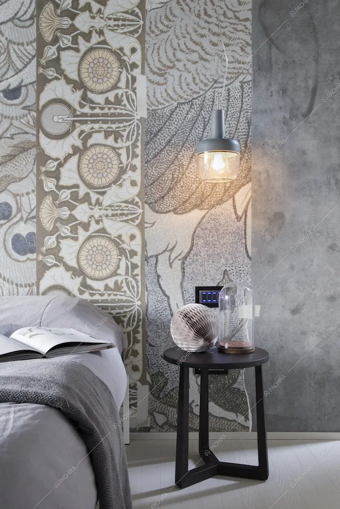 Dettaglio della camera da letto con carta da parati